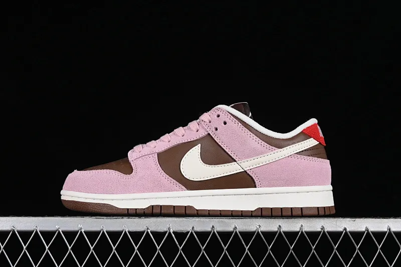 All Categories Nk SB Dunk Series Nk SB Dunk Low Low-top sneakers Stussy x Nk Dunk Low "Neapolitan" Reverse color SB low-top casual sneakers HM0987-200
